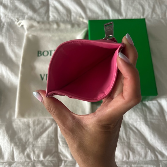 Bottega Veneta hot pink card holder with 6 slots, comes with full set - Picture 2 of 8